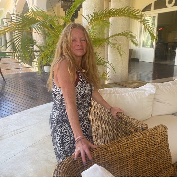 Meet your Posher, Darlene - Picture 3 of 3